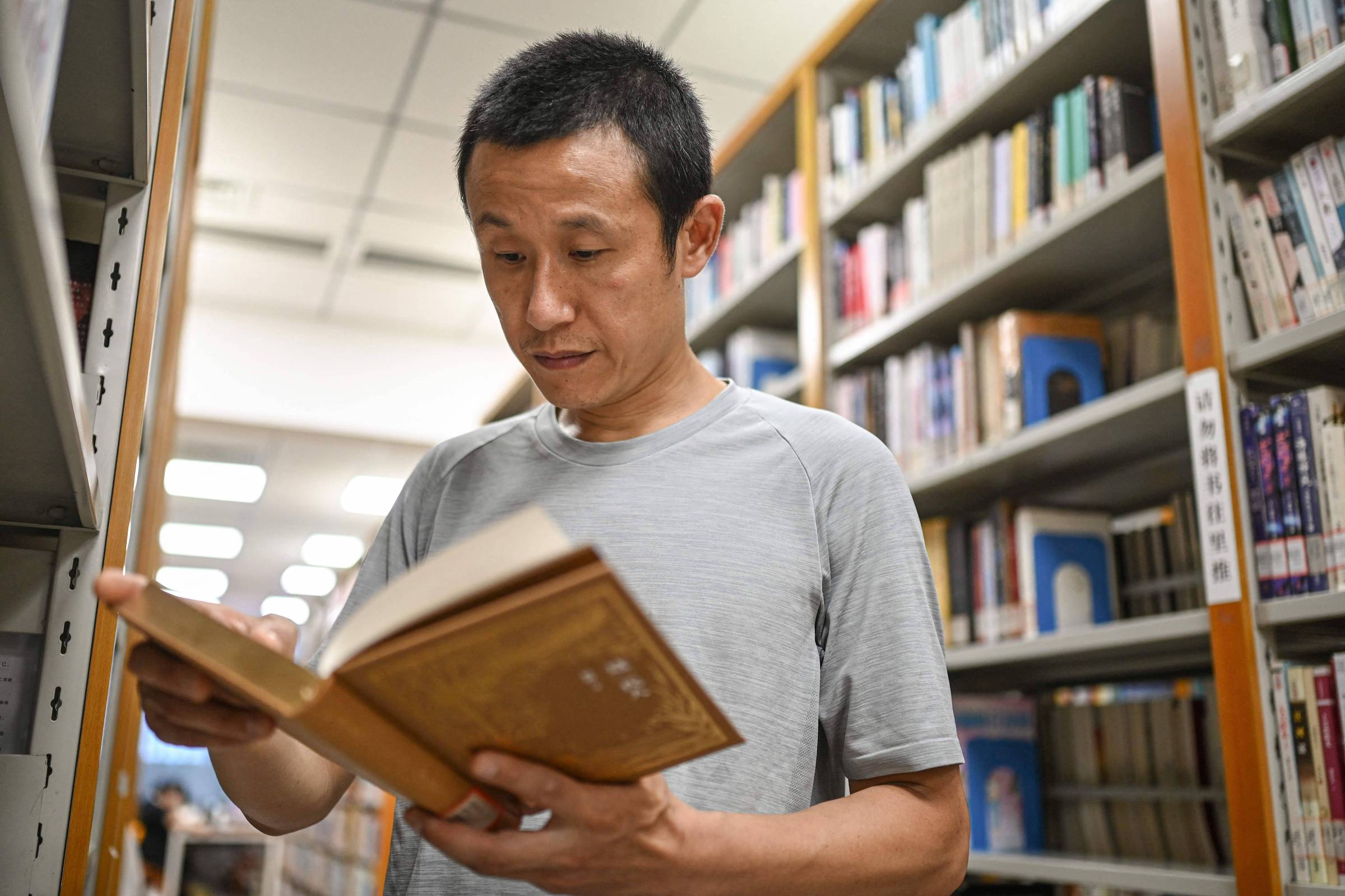 trabalhadores-chineses-escrevem-sobre-cotidiano-precario-e-ganham-espaco-literario