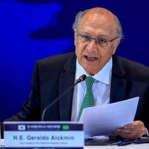 governo-quer-elevar-para-70%-producao-nacional-de-medicamentos-ate-2033,-diz-alckmin