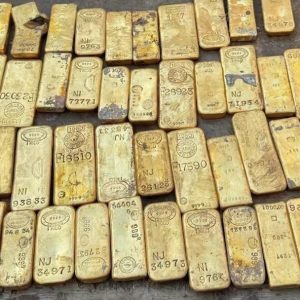 tiene-18-anos-y-encontro-49-lingotes-y-4-mil-monedas-de-oro-en-una-obra
