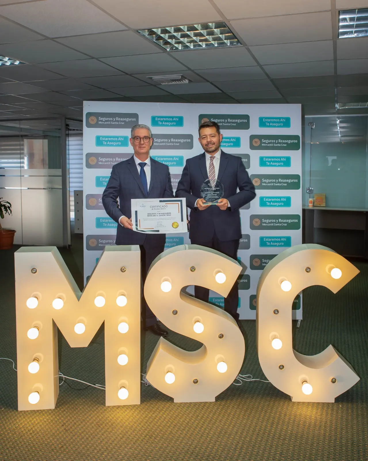 seguros-y-reaseguros-mercantil-santa-cruz-recibe-distincion-internacional-por-una-cultura-centrada-en-las-personas