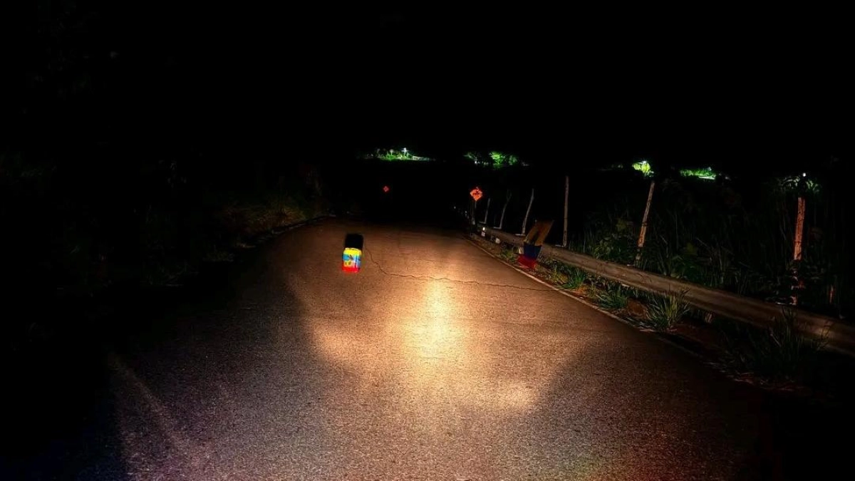 cierre-total-en-la-via-ituango-medellin-por-artefacto-sospechoso-en-la-carretera:-ejercito-despliega-drones-y-expertos-ante-posible-trampa-terrorista