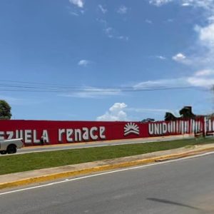 la-guaira-full-de-propaganda-oficialista-y-en-caraballeda-familias-no-paran-de-buscar-a-los-suyos