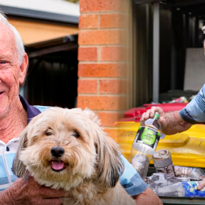 jubilado-de-82-anos-dedica-45-horas-semanales-a-reciclar-botellas-para-ayudar-a-animales-abandonados:-ya-recaudo-mas-de-us$70.000