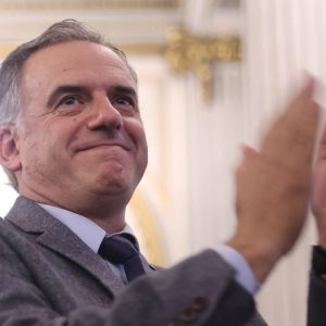 “buenas-noticias-para-el-presidente-y-para-el-gobierno”:-encuesta-de-cifra-muestra-mejora-en-aprobacion-de-yamandu-orsi-en-agosto