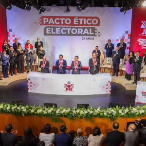 candidatos-a-la-alcaldia-de-lima-firman-pacto-etico-electoral:-solo-19-postulantes-asistieron-al-evento
