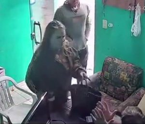 (video)-maina-de-libertad-armo-escandalo-antes-de-alquilar-un-auto:-me-puse-nerviosa