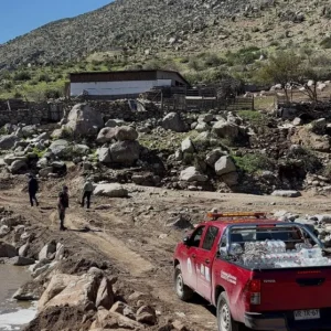 mas-de-500-litros-de-agua-potable-llegan-a-las-buitreras-y-chacay-bajo