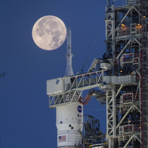 trump-se-mete-de-lleno-en-la-carrera-espacial:-como-es-el-plan-para-llevar-a-miles-de-estadounidenses-a-la-luna