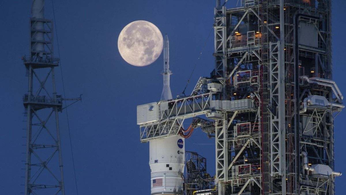 trump-se-mete-de-lleno-en-la-carrera-espacial:-como-es-el-plan-para-llevar-a-miles-de-estadounidenses-a-la-luna