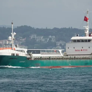 au-large-de-la-somalie,-un-cargo-turc-rempli-darmes-arraisonne-par-des-pirates