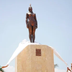la-india-catalina-vuelve-a-brillar-en-cartagena-y-es-el-rostro-del-renovado-sector-de-puerto-duro