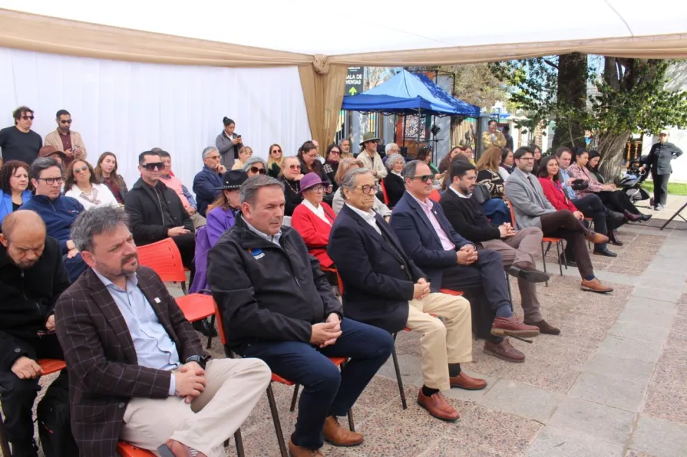 presentan-antologia-de-gabriela-mistral-la-primera-de-todas