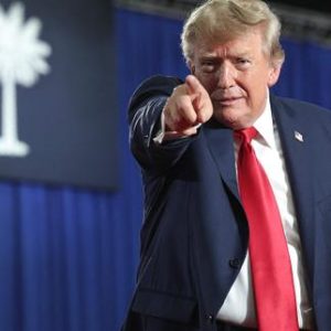 aux-etats-unis,-une-juge-federale-annule-le-gel-des-visas-permanents-impose-par-donald-trump-a-75pays
