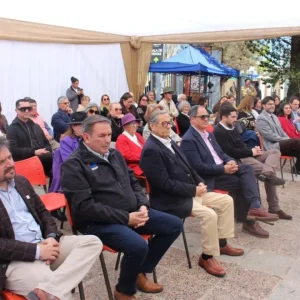 presentan-antologia-de-gabriela-mistral:-la-primera-de-todas