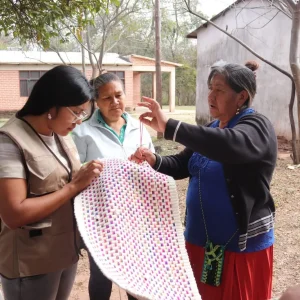 mujeres-guaranies-y-chiquitanas-impulsan-y-emprendimientos-artesanales