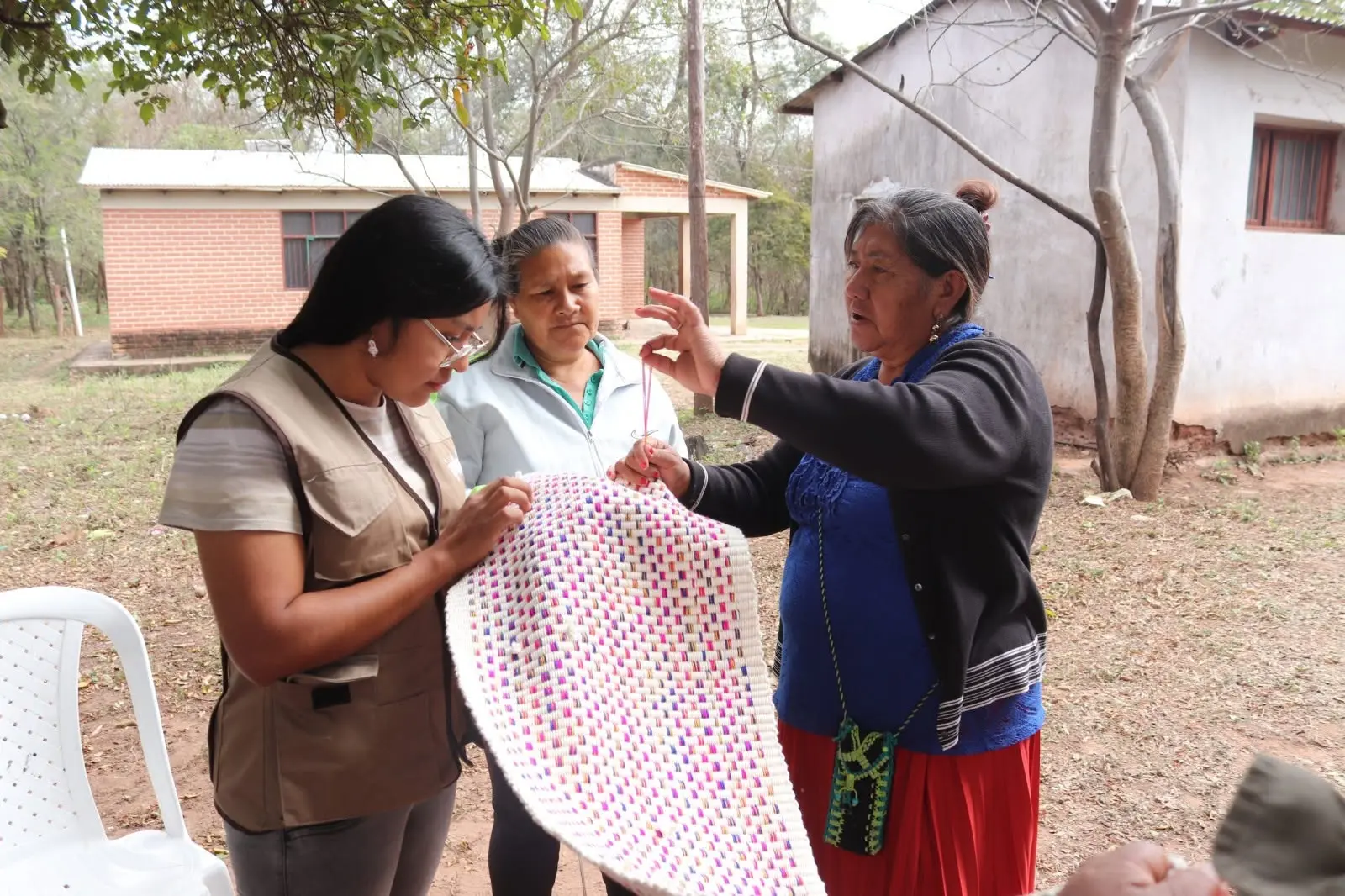 mujeres-guaranies-y-chiquitanas-impulsan-y-emprendimientos-artesanales