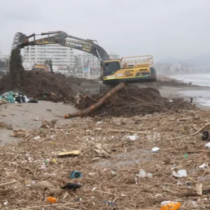 a-contrarreloj:-la-serena-y-coquimbo-buscan-recuperar-sus-playas-antes-de-fiestas-patrias