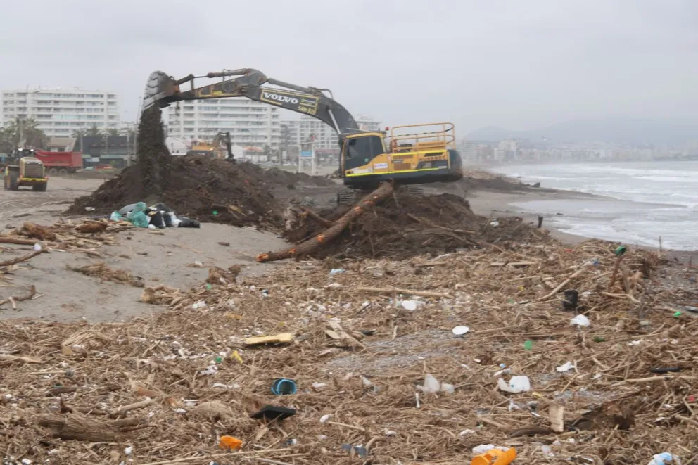 a-contrarreloj:-la-serena-y-coquimbo-buscan-recuperar-sus-playas-antes-de-fiestas-patrias