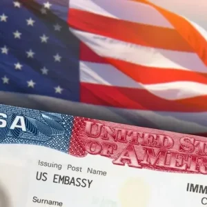 reves-para-trump:-jueza-da-marcha-atras-con-suspension-de-visas-de-inmigrantes-para-75-paises,-entre-ellos-uruguay,-brasil-y-colombia