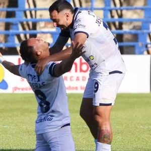 la-v-azulada-celebro-ante-recoleta