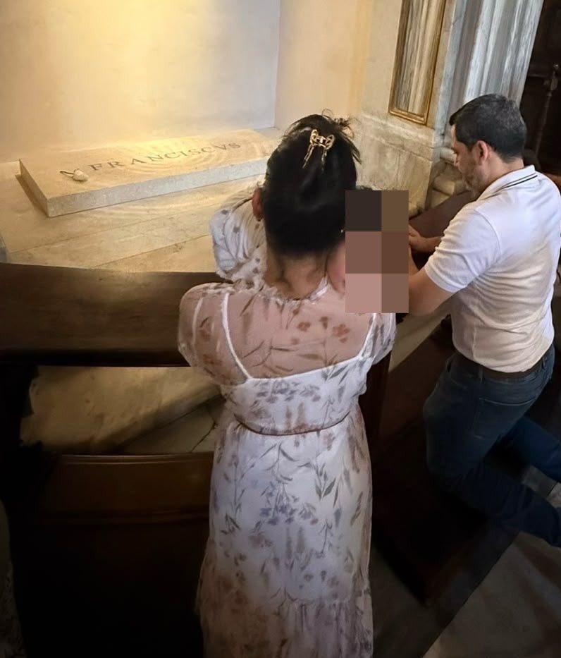 raul-latorre-visito-la-tumba-del-papa-francisco