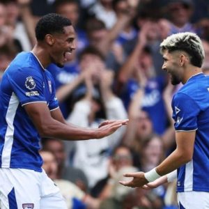 ipswich-town-de-enciso-arranco-la-premier-con-triunfazo