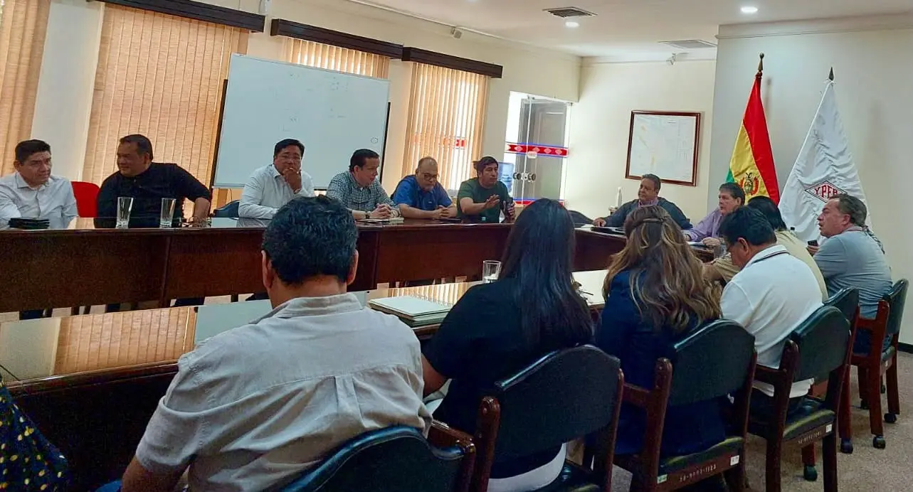 ypfb-y-cisterneros-acuerdan-mesas-de-trabajo-y-suspenden-paro-nacional
