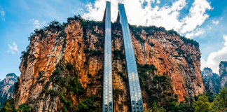 El ascensor panorámico de China que sube una montaña y lleva niños al colegio: redujo un peligroso camino de 6 horas a 30 minutos el-ascensor-panoramico-de-china-que-sube-una-montana-y-lleva-ninos-al-colegio:-redujo-un-peligroso-camino-de-6-horas-a-30-minutos