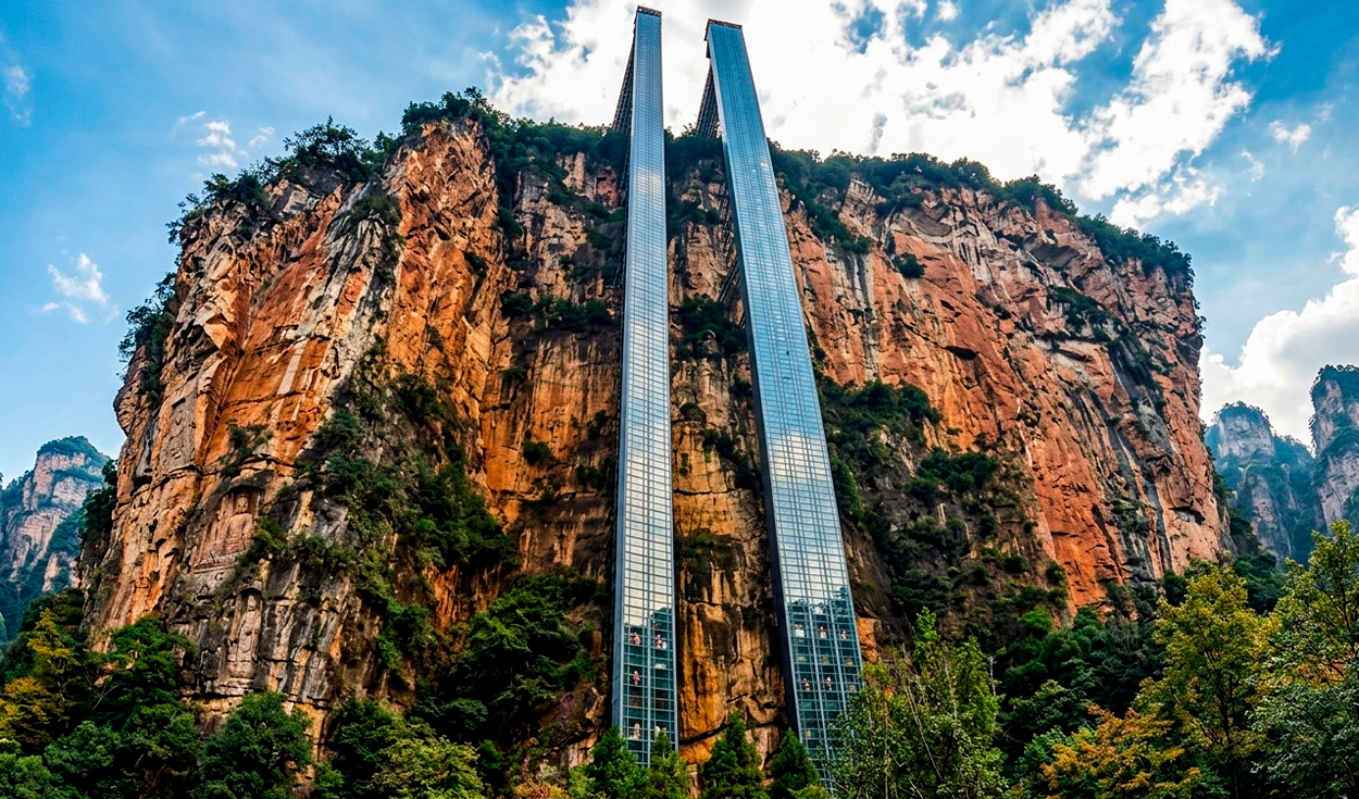 el-ascensor-panoramico-de-china-que-sube-una-montana-y-lleva-ninos-al-colegio:-redujo-un-peligroso-camino-de-6-horas-a-30-minutos