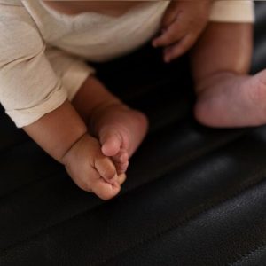 bebe-de-seis-meses-cai-no-chao-durante-violencia-domestica-no-pirapo