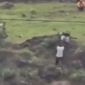 intento-evitar-que-su-hijo-se-suicidara:-cayeron-por-un-barranco-y-la-madre-se-tiro-al-vacio-al-verlos-morir