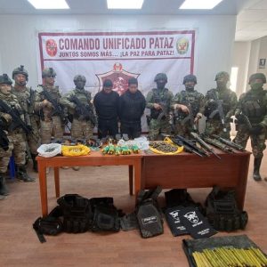 fuerzas-armadas-incautan-arsenal-de-guerra-y-capturan-a-dos-personas-en-pataz