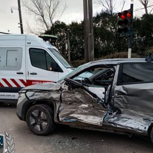 camion-del-ejercito-choco-con-una-camioneta-en-la-ruta-102-y-una-mujer-esta-grave