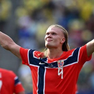el-impactante-cambio-de-look-de-erling-haaland:-mira-las-reacciones-de-pep-guardiola-y-zlatan-ibrahimovic;-el-video-completo