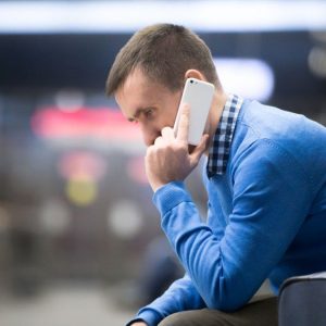 protege-tus-dolares:-que-hacer-si-la-aerolinea-reprograma-o-demora-un-vuelo