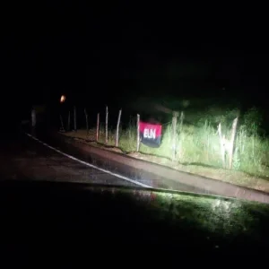 ataque-del-eln-a-policia-en-bolivar,-con-drones-volando-sobre-escuelas-y-rafagas-de-fusil,-fue-advertido-en-alerta-temprana-por-defensoria-del-pueblo