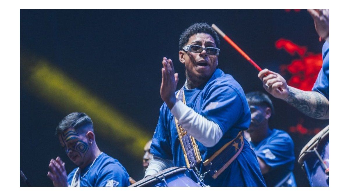 la-nueva-escuela-lleno-de-plena-y-candombe-el-antel-arena-y-mostro-que-vive-uno-de-sus-mejores-momentos:-la-cronica-del-show