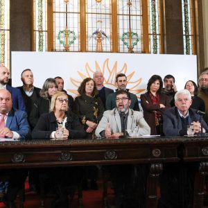 “nos-quisieron-estafar”:-fa-responsabiliza-politicamente-a-lacalle-pou-por-el-caso-cardama-y-pide-investigar-eventuales-delitos-penales