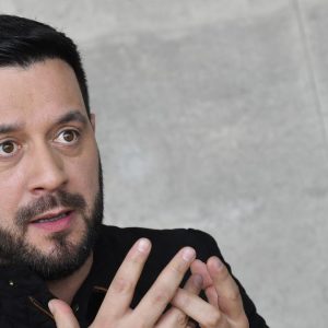 lucas-sugo-anuncio-la-suspension-de-sus-shows-por-el-fallecimiento-de-su-hija