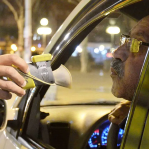 noche-de-la-nostalgia-2026:-a-que-hora-comienzan-los-controles-de-transito-y-de-cuanto-es-la-multa-por-espirometria-positiva