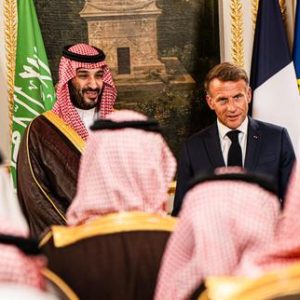 larabie-saoudite-prevoit-dinvestir-6milliards-deuros-pour-creer-trois-parcs-dattractions-pres-de-paris,-annonce-emmanuel-macron