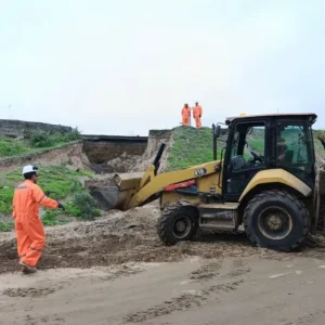 intervienen-socavon-que-afecta-terreno-bajo-via-ferrea-en-coquimbo