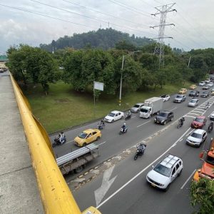 pilas,-conductor!-pico-y-placa-en-medellin-este-martes-25-de-agosto-de-2026:-estas-son-las-placas-de-carros,-motos-y-taxis-con-restriccion