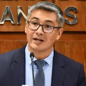 espinoza-se-despide-el-gobierno,-con-un-intento-fallido-de-aferrarse-al-cargo