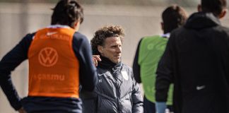 Diego Forlán suma rodaje: la selección uruguaya ya tiene un tercer rival en la fecha FIFA de setiembre-octubre tras visitar Japón y Corea del Sur diego-forlan-suma-rodaje:-la-seleccion-uruguaya-ya-tiene-un-tercer-rival-en-la-fecha-fifa-de-setiembre-octubre-tras-visitar-japon-y-corea-del-sur