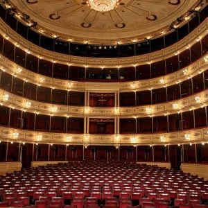 el-teatro-solis-cumple-170-anos:-siete-historias-de-primeros-encuentros-e-imagenes-imborrables-de-parte-de-quienes-lo-viven-(o-vivieron)-dia-a-dia