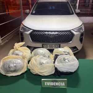 es-ropa-de-trabajo:-detienen-a-hombre-que-transportaba-mas-de-6-kilos-de-marihuana-en-rio-hurtado