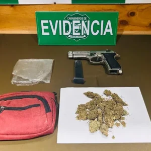 detienen-a-cinco-personas-por-porte-de-arma-y-posesion-de-drogas