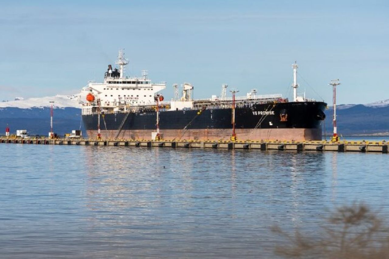 tierra-del-fuego-condemns-milei-government-over-uk-ships-presence-in-port