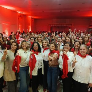 diana-recalde-recibe-apoyo-de-mujeres-coloo-y-chovy-en-villa-elisa